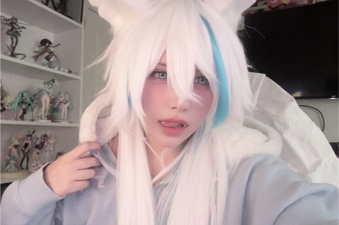 Zion_X_'s tweet photo. Moon Child 🦊🌙❄️
@ylunetv 
#cosplay #Ylune #vtuber https://t.co/igcm9v5Yi4