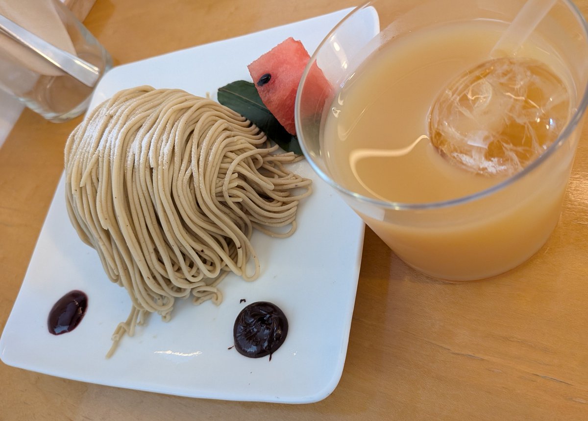 naruse_masami's tweet photo. 久しぶりに遠出して温泉三昧♨️

🍎のイメージはあったけど🌰が有名なのは知らなかったなー

めっちゃ栗なモンブランと濃ゆいリンゴジュースめちゃうま🥰

サングラス似合う人になりたいけどなんかちょっと勇気でなくて透明サングラス

遂にオーディション

緊張するぅ

#どーこだ
#女優復帰への道 https://t.co/8KqK2fJsPS