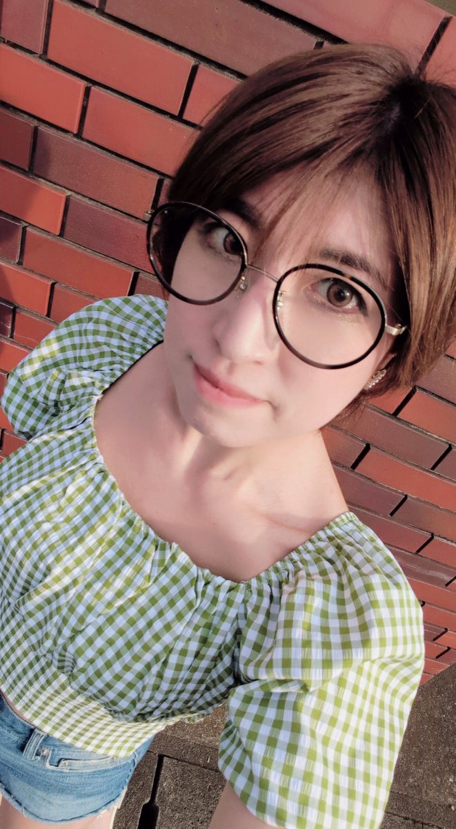 naruse_masami's tweet photo. 久しぶりに遠出して温泉三昧♨️

🍎のイメージはあったけど🌰が有名なのは知らなかったなー

めっちゃ栗なモンブランと濃ゆいリンゴジュースめちゃうま🥰

サングラス似合う人になりたいけどなんかちょっと勇気でなくて透明サングラス

遂にオーディション

緊張するぅ

#どーこだ
#女優復帰への道 https://t.co/8KqK2fJsPS