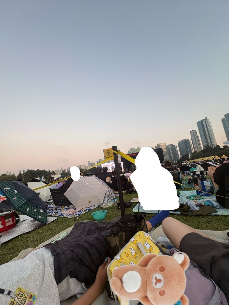 bemysurfer's tweet photo. 살갗이 다 탔어도 내년에 또 참석하고 싶은 펜타포트입니다 🎶🎶🎸🥁 https://t.co/p3bGuDdSh1