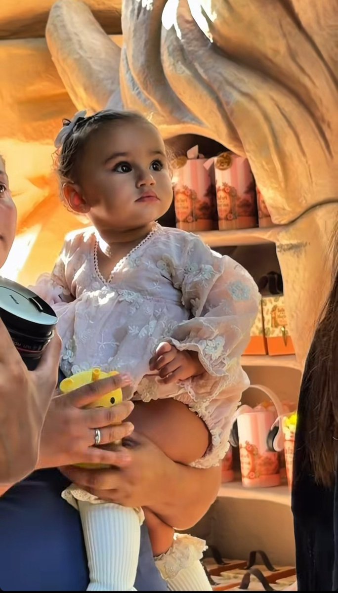 Umadivadomengo's tweet photo. Mel Biancardi da Silva tá na sua fase mais fofa até aqui e eu não tô sabendo lidar com essa neném🤏🥰❤️ https://t.co/3seSmi85FU