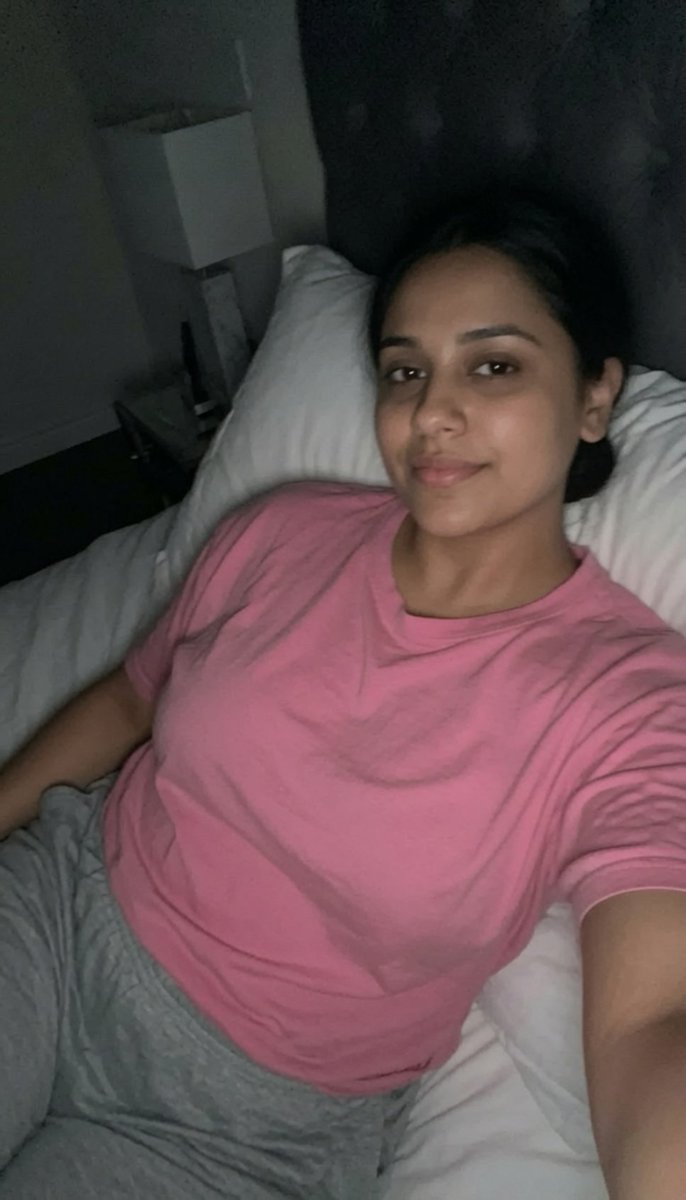 Ninnakaurrr's tweet photo. No make up late night shot 👀 https://t.co/vB0ay6DNA6