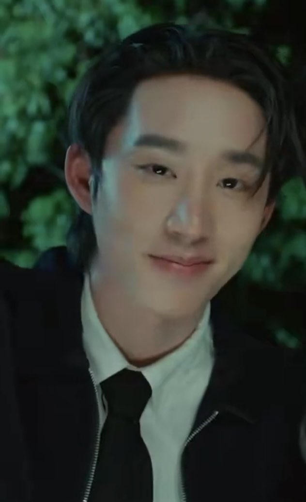 fafyfahara's tweet photo. #PeachAndMeSeriesFinalEP
Best scene ของนี่คือให้เลยฉากธีร์โมกข์บอกลากัน คือน้ำตาแตกเพราะไม่ได้เตรียมใจมาก่อนว่าจะซึ้งขนาดนี้😭 เห็นแล้วก้อดีใจแทนโมกข์เลยที่มีเพื่อนแท้ แล้วน้องเอสเองก้อคงสนิทกับปอนด์มากขึ้นด้วยเนอะ
My RomeMok คือบับฟรินมากก~ แม้จะไม่ได้เห็นฉากคุกเข่า (เพราะฉะนั้นใจเย็นหน่อยคุณโรมต่อได้เลยค่ะ🫣) แต่ได้เห็นโรมโมกข์เดินไปข้างหน้าต่อด้วยกัน ก้อhappy มากๆล่ะ

ถึงเวลาบอกลาคุณโมกข์…….
อยากขอบคุณการมีอยู่ของตัวละครคุณโมกข์มากๆ เพราะคุณทำให้เราตามหาพี่ฉลามเอส @EstRvp จนเจออีกครั้ง ทำให้เราเข้าด้อมไทยเป็นครั้งแรก และทำให้เราเป็นเวสตี้ คุณโมกข์ทำให้เราตกหลุมรักซ้ำๆทั้งนอกจอและในจอเลยนะ ถึงซีรี่ย์เรื่องนี้จะจบไปแล้ว แต่คุณโมกข์จะอยู่ในใจนี่ตลอดไป🫶🏻💙

#est_rvp #WilliamEst