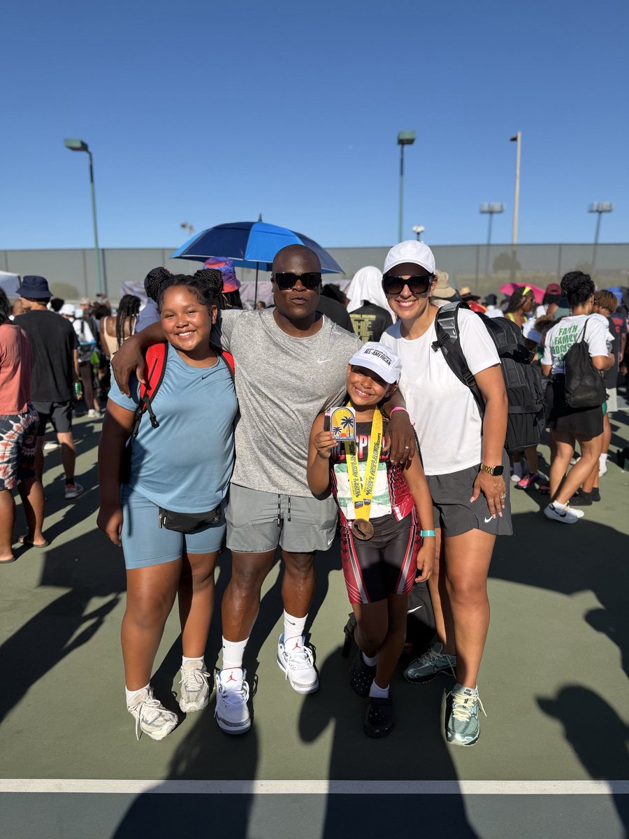mrtonylewisjr's tweet photo. DC SPEED 9/10 girls are ALL AMERICAN 

6th place at Jr Olympics In California https://t.co/9UND9BdW2J