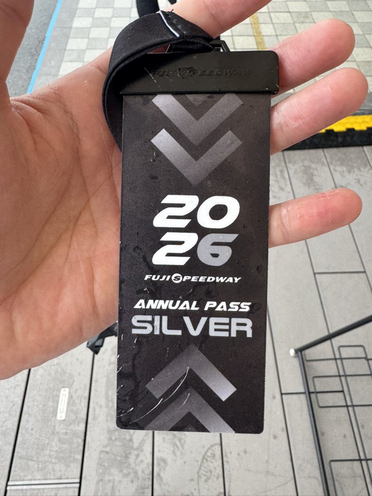 ryo__ogawa's tweet photo. グリットウォークで拾ったので
コントロールタワーに届けてあります！

大事な年パス！
気をつけて🙏

#supergt https://t.co/pWXXltkOLG