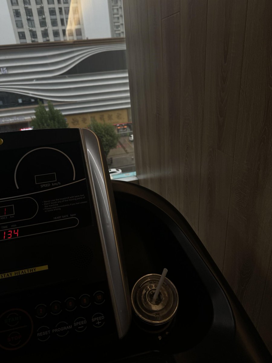 LunarTally's tweet photo. Traffic moving outside the window, but I'm just on the treadmill finding my own rhythm. No matter how busy it gets out there, this time is mine. Cardio done for today, nothing huge, but staying consistent makes all the difference 🏃‍♀️💨 https://t.co/oZUnspSd2j