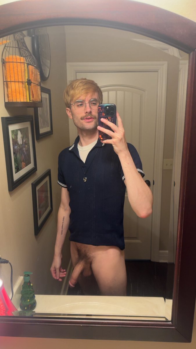 thikkboyMason's tweet photo. Yeahhhh blonde hair with blue shirts work on me I’d say https://t.co/9aUKdINrLe