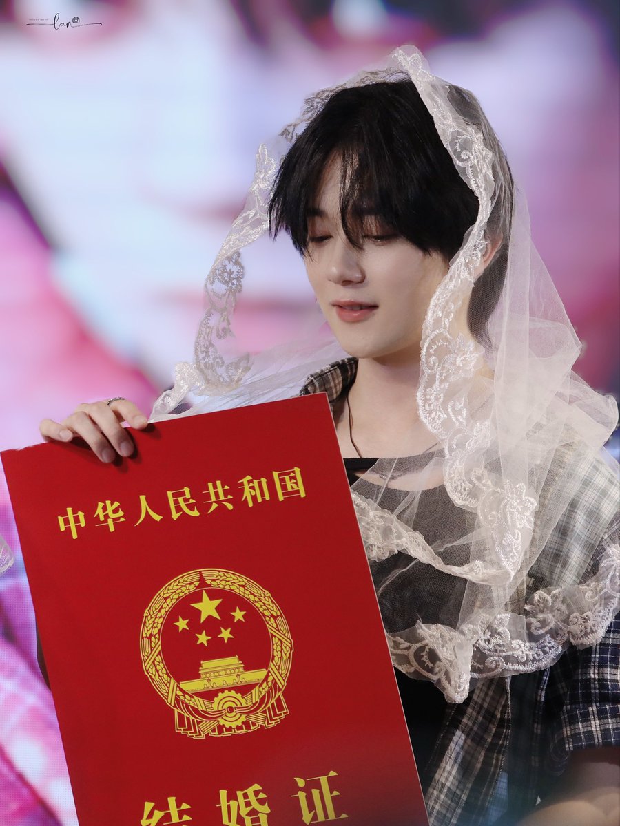 Rtxvc3's tweet photo. Yechan said on Fromm that every time they come to Shanghai, it feels like he’s having a wedding with Jaehan, and he’s lost count of how many times they’ve gotten married 😭😭😭

#OMEGA_X #오메가엑스 #JAEHAN #재한 #YECHAN #예찬 https://t.co/W8pukLFsC4
