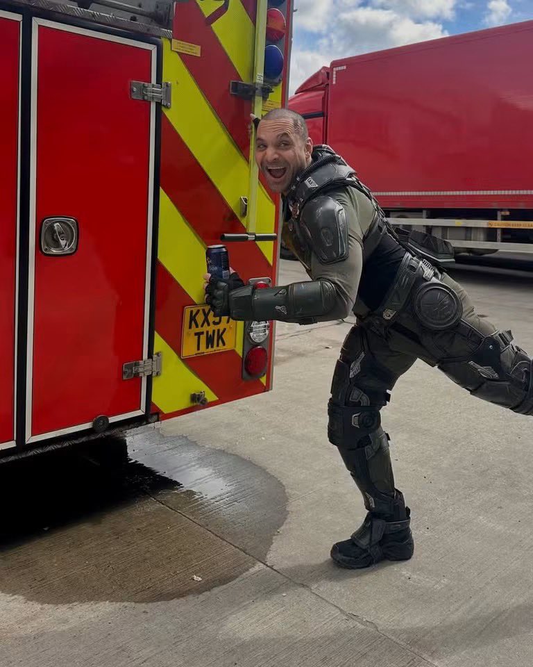 Thai_SuperHero's tweet photo. เบื้องหลัง Michael Mando ในบท Scorpion ตัวจริงพี่แกน่ารักมาก แต่บทในหนังแต่ละเรื่องที่แกได้แสดงมีแต่คัวละครโหดๆ น่ากลัวทั้งนั้น 555

#BrandNewDay https://t.co/1EWOIyfKB7