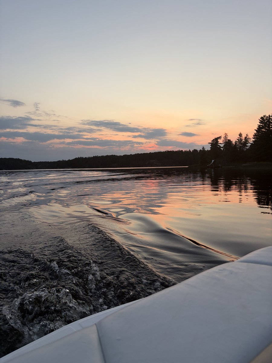 Kadeeds's tweet photo. This is just a sunset fan page now. https://t.co/90YxZ1N2hN