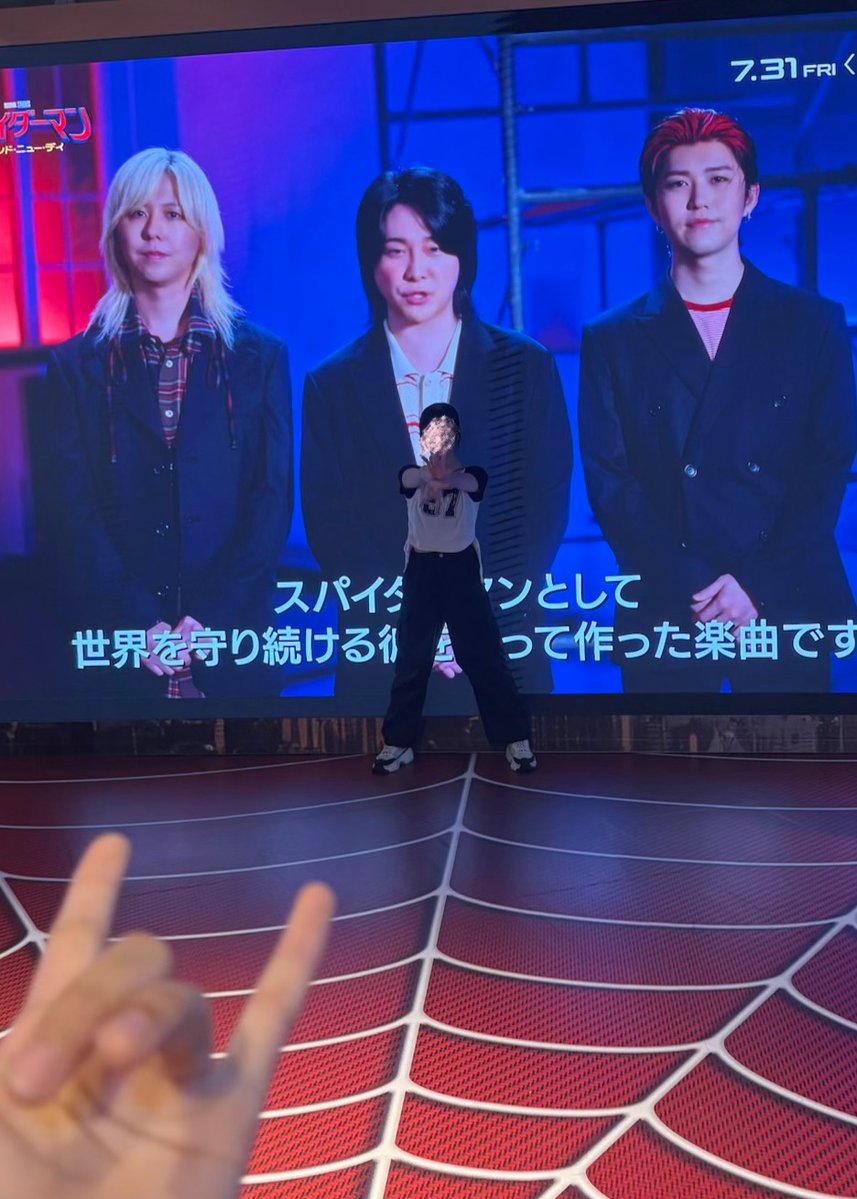 mga_srk's tweet photo. ←大森                 私→

#brandnew https://t.co/9gFhak0EJU