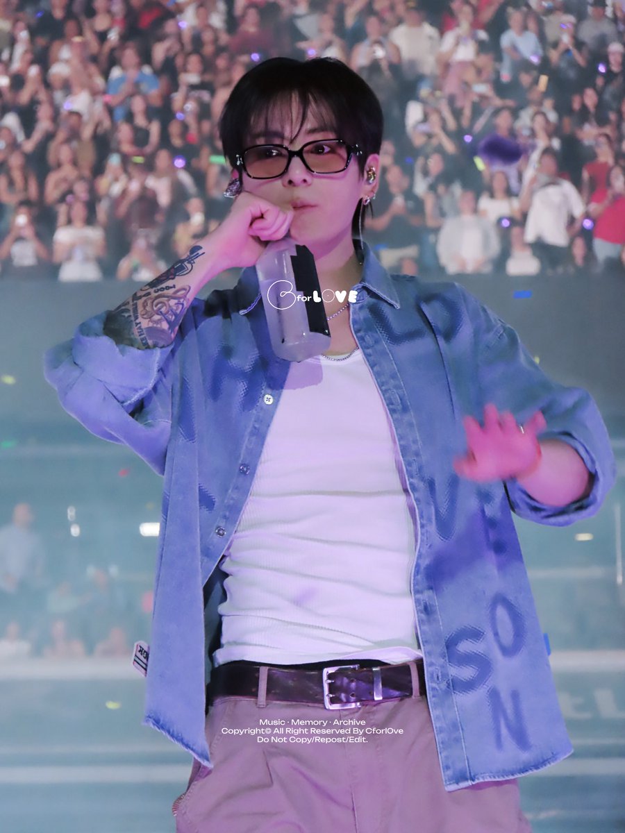 Cfor_l0ve's tweet photo. 260801 BTS WORLD TOUR 'ARIRANG' in Newark MetLife D1

He is SO GOOD in glasses!!

#JUNGKOOK #전정국
#BTS #방탄소년단 #ARIRANG 
#BTS_WORLDTOUR_ARIRANG  #BTSinNewark
#BTS_THECITY_ARIRANG_NEWYORKCITY https://t.co/PjZjcN1EOv