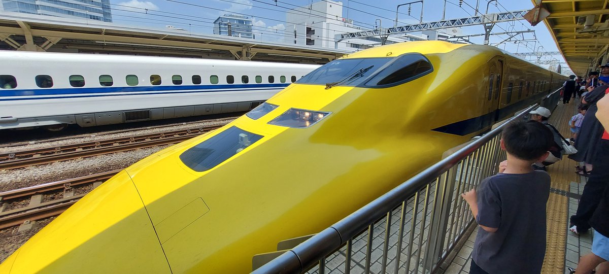 TAHOGG1's tweet photo. 二週連続で拝めるとは思いませんでした

#静岡駅 #T5
#ドクターイエロー https://t.co/1CdLt5eIEi