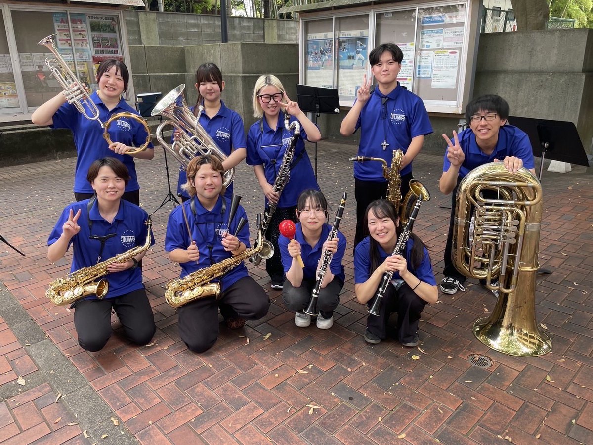 tuwo001's tweet photo. こんにちは🎶
本日、本学のオープンキャンパスにて
｢宝島｣や「好きすぎて滅！」など、計7曲を演奏しました！
暑い中聞いてくださりありがとうございました！

今後もときわ祭や定演などイベントが目白押しなのでぜひ注目してくださいね👀✨

来年皆さんと一緒に演奏できることを楽しみにしています🫶 https://t.co/GGBODWTFJl