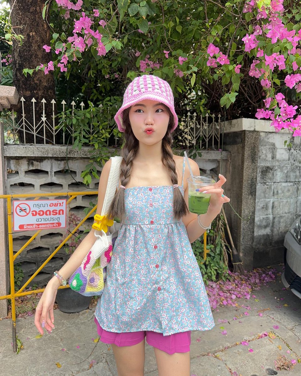 Kasladz's tweet photo. Howdy! 🌻 Don’t forget: you are stronger than you think and today is full of possibilities. 💖
hoaykJ https://t.co/0SMxmkgYyk
