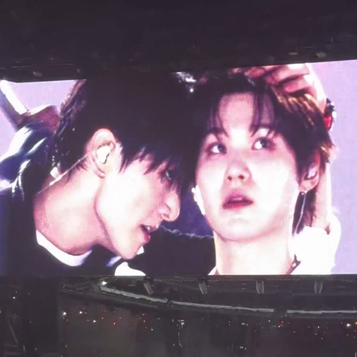 b2bsuga's tweet photo. from desperation to determination jungkook's mind is made up yoongi is never leaving in this life https://t.co/uKom8pHLJ5