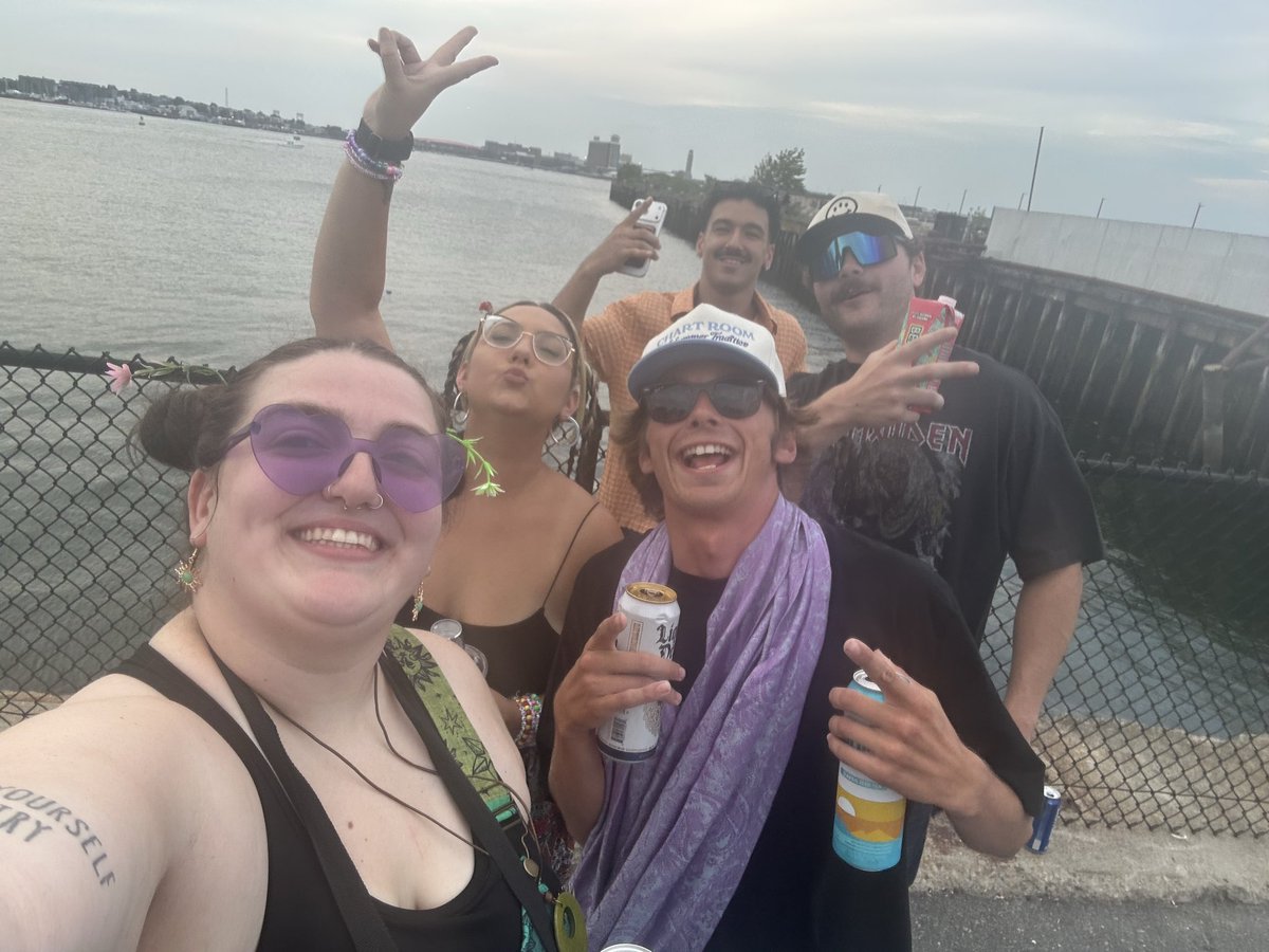 maddi1599's tweet photo. levity x tape b x finger with my LOVESSSSS @HashtagJennaaa @RynoLive_ https://t.co/sHDgX9cBPm