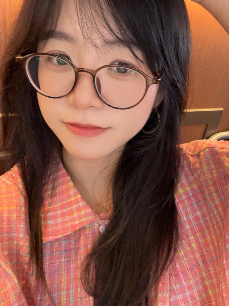 EndaSchlicker's tweet photo. 20➕的姐姐还会有男孩子喜欢吗 https://t.co/jUfrhSKaiQ