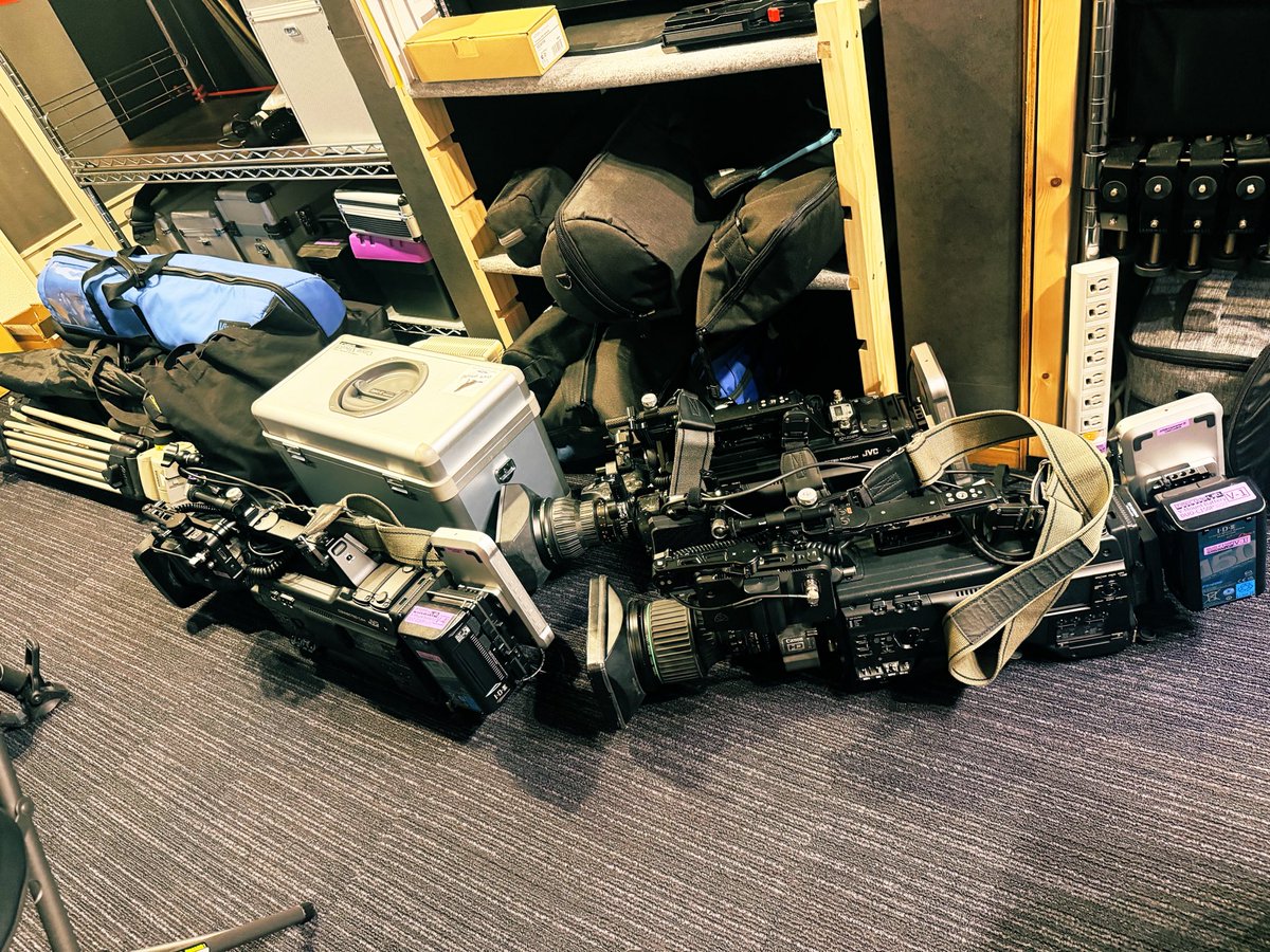 TimecodeLab's tweet photo. さぁ、昨日までの撮影収録機材の、お片付けを始めましょ! https://t.co/97PCirGCpx