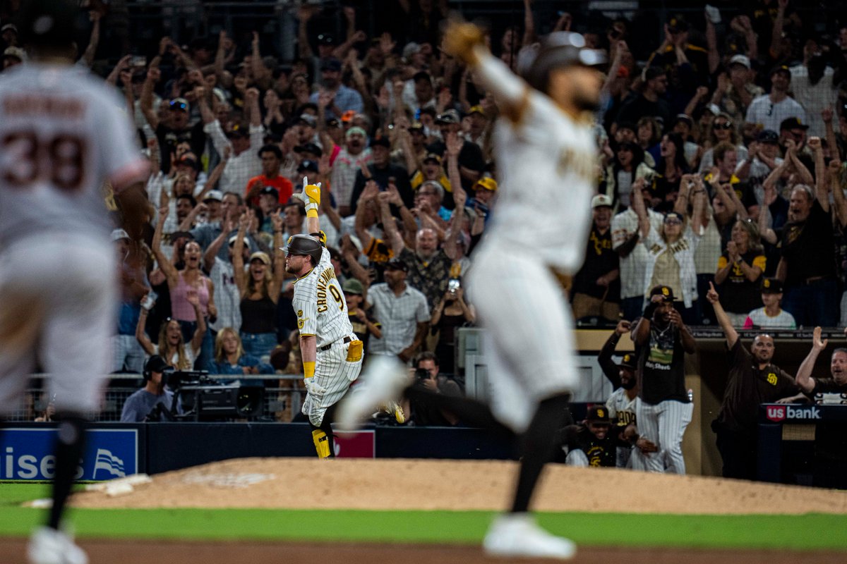 Padres tweet picture