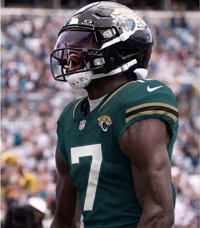 SwampSound's tweet photo. @NFLUniSmags @hkmett51 @fashion_nfl @ProLineMockups @tylergottea @JaguarsUniforms I want the Jags to do a blend of their history but go in a new direction. I think this is the stripe design that makes the whole kit work together. https://t.co/nbXxhSjILH