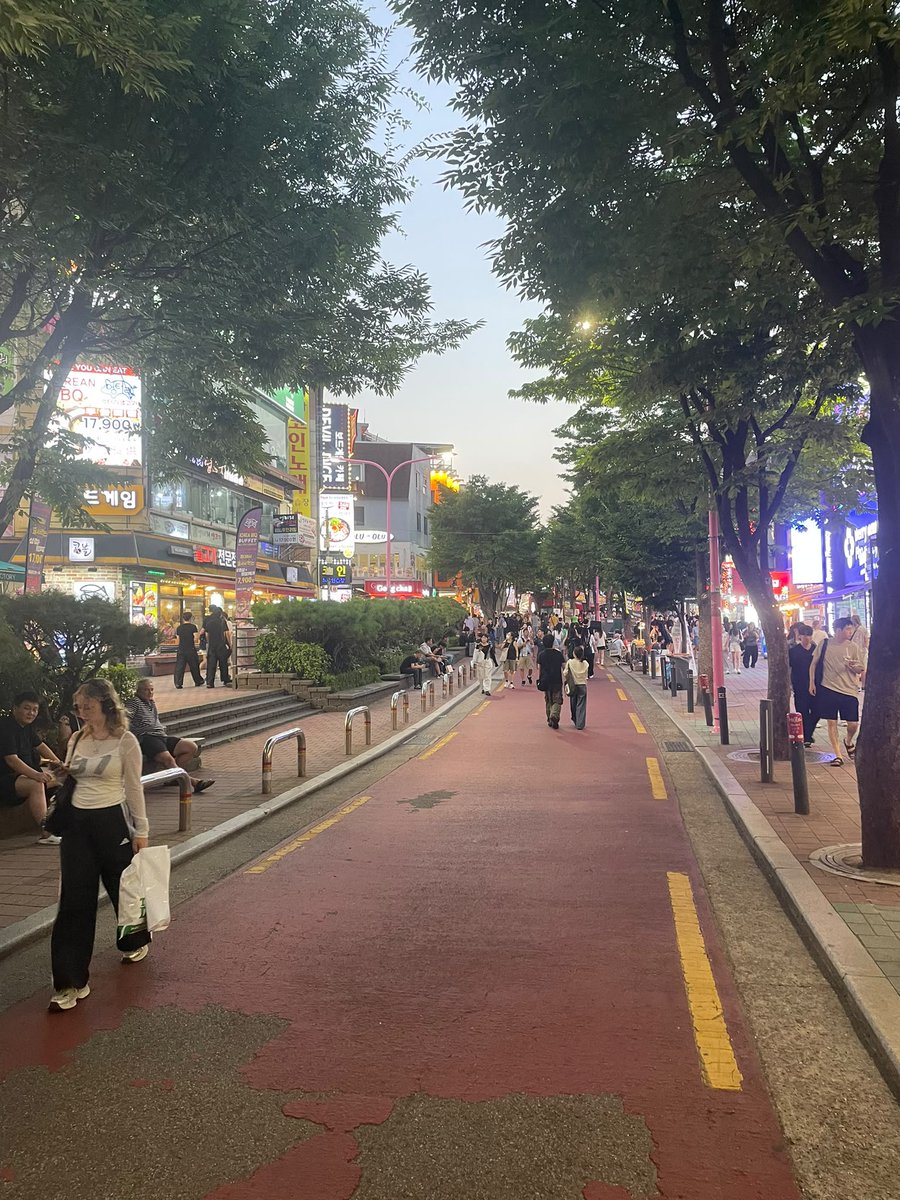 MattNiessner's tweet photo. In Korea for a few days: already having a great time visiting #SNU, #KAIST, and collab discussions.
Really enjoying it. Fun fact: the Lotte World Tower is 6th tallest building (555m) with a stunning view on Seoul!
Still need to find BTS and the hidden island from squid game :) https://t.co/ewPcbwNA3q