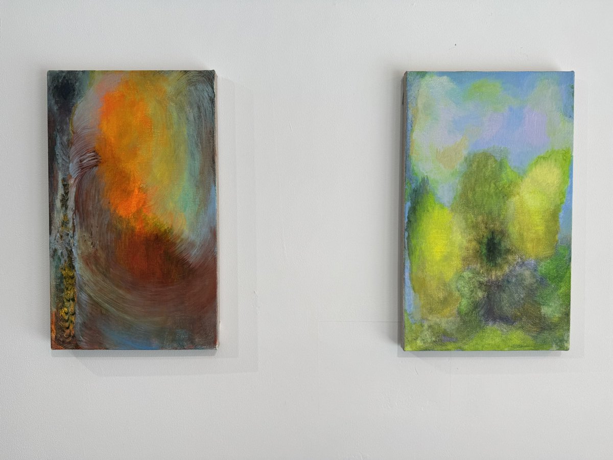 yaki_ceetake's tweet photo. 石山未来 個展
「I Guess Everything Reminds You of Something」
会場：COPY CENTER Gallery（新板橋/板橋）
東京都板橋区板橋4丁目4-2 ミクニビル
会期：8/8（土）まで
※入場料500円（電子決済のみ）

ヤバい、ヤバかった
美しいとかカッコいいというより先に畏怖の念が湧き立ってくるような絵だった
悪魔と天使が同じ空間に存在しているような…
地獄のような天国が描かれているようだった
自分でも何言ってるのかわからないんですが、とにかく凄かったです
絶対に観てほしい展示です