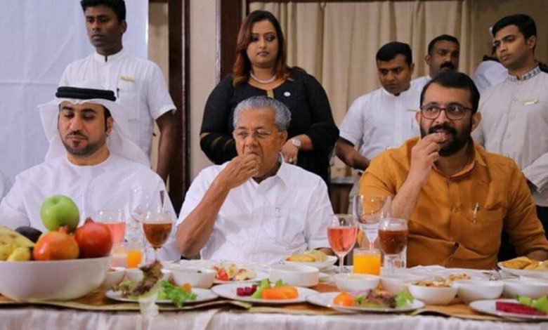 RoxonJo's tweet photo. 2018 -ലെ പ്രളയകാലത്ത്  ആഴ്ചകളോളം ഭക്ഷണം കഴിക്കാതിരുന്ന ഒരു മുഖ്യമന്ത്രി നമുക്കുണ്ടായിരുന്നു. ആ ദുരിതകാലത്ത് "ഭക്ഷണം എടുക്കട്ടെ സാറേ?" എന്ന് ചോദിച്ച ജോലിക്കാരനെ അദ്ദേഹം സ്റ്റാഫിൽ നിന്ന് പുറത്താക്കുക വരെ ചെയ്തു എന്നത് അധികമാർക്കും അറിയുന്ന കാര്യവുമല്ല.

മിസ് യൂ ക്യാപ്റ്റൻ😭 https://t.co/BYhi9w17eA
