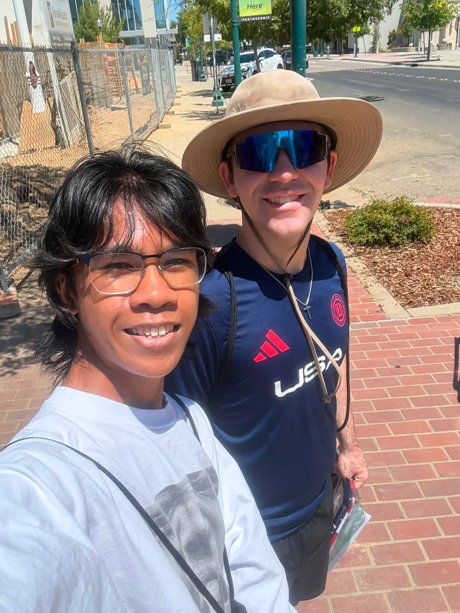 realbpar's tweet photo. Had a great time doing voter outreach with Noah in Roseville! We spoke with a lady who was a huge fan of Charlie Kirk who came to the US from Portugal to escape socialism. We gave free flags to everyone who checked their registration status. https://t.co/OhmCYX0Pbv