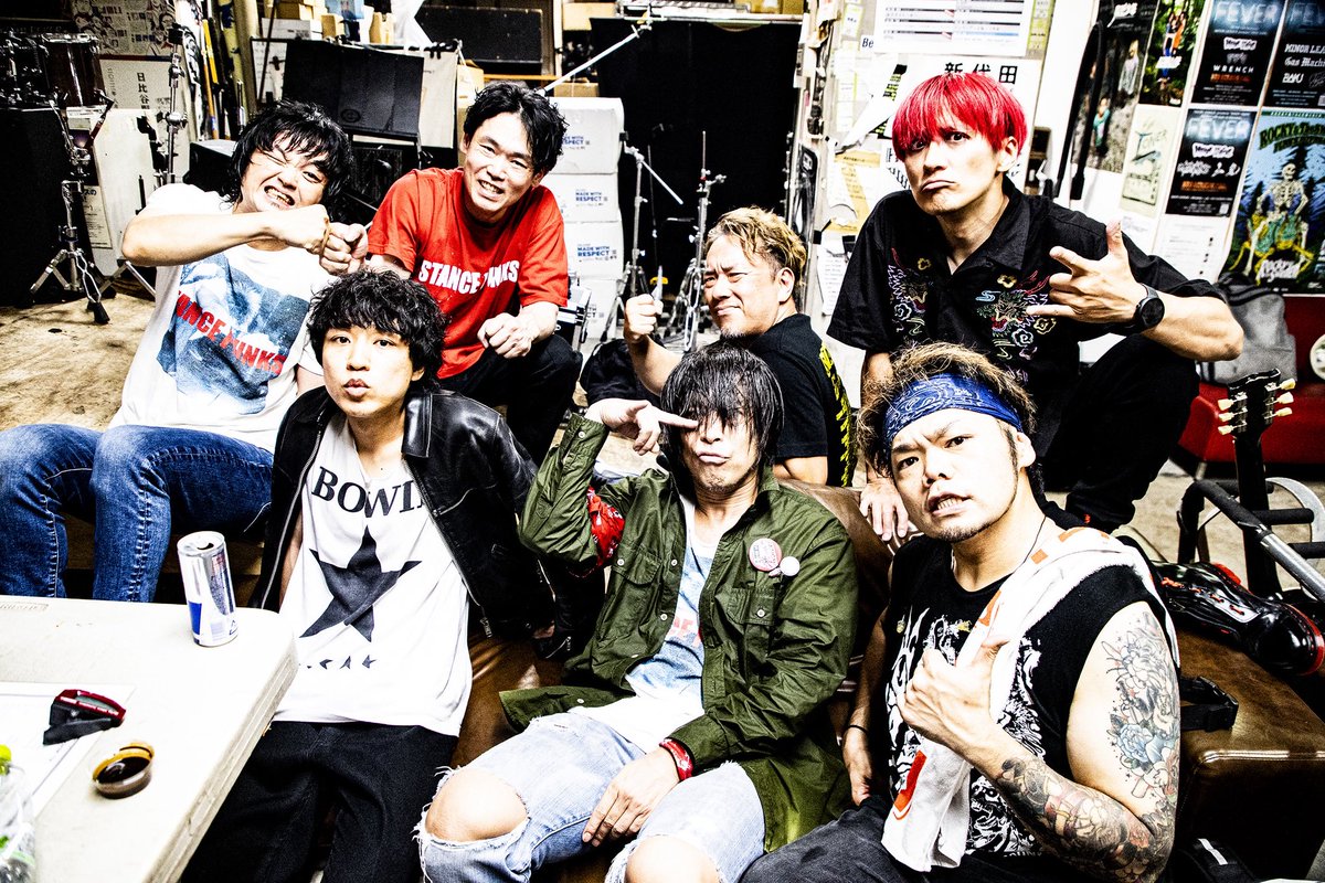koh_stancepunks's tweet photo. 手持ちのバンダナが全部無くて昨日だけ2年半持ち歩き続けたお袋の形見のバンダナ(写真のやつ)をつけてライブしたのだが、どこかに置き忘れると言う大失態。。。。
本当に自分が嫌になる泣

楽屋におき忘れた可能性が高かったがFEVERにも2回確認して無く、自分の荷物全て、関係者にも確認したが無く続 https://t.co/ugHl55eo8X