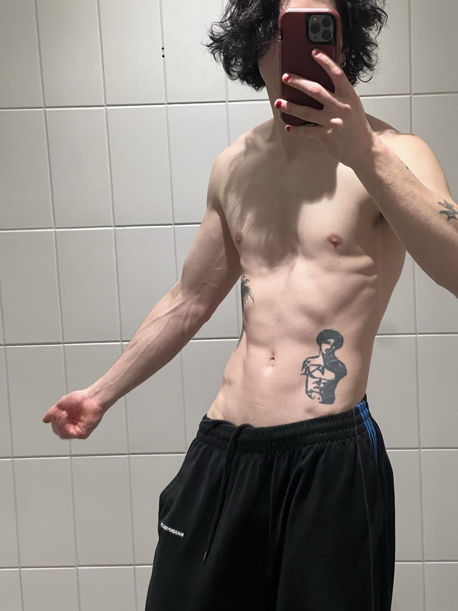 AngelLust0's tweet photo. Lil pump - used to be so self conscious of veins 🧐 https://t.co/v2CokO9TqP
