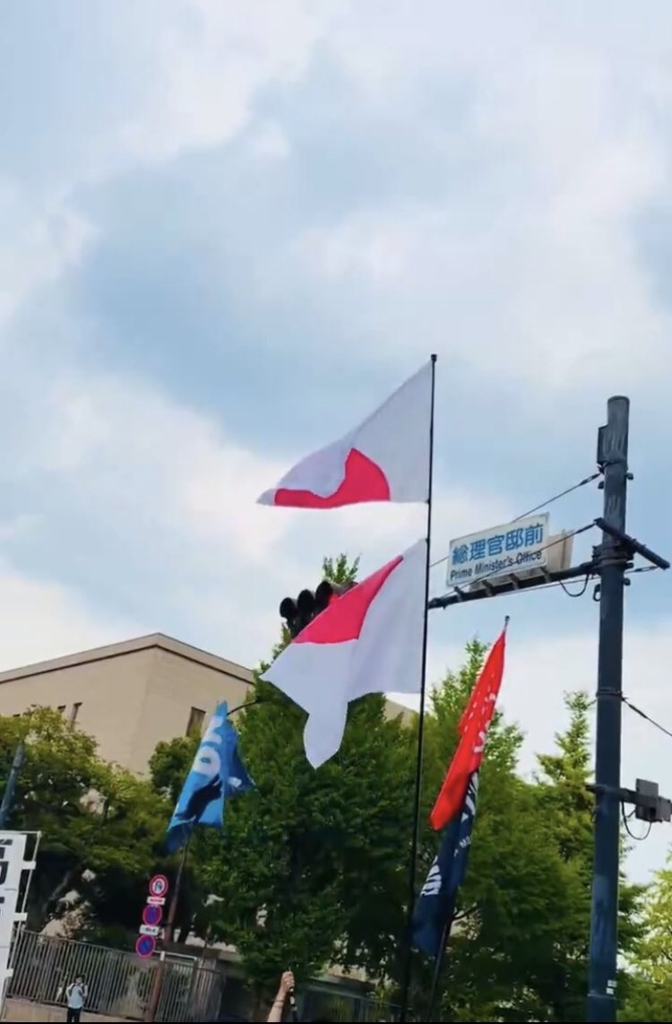 Izumi_Sunagawa's tweet photo. だから何で戦争反対を主張するのに、
日本国旗を損壊する必要があるわけ？ https://t.co/klqzPSolfL