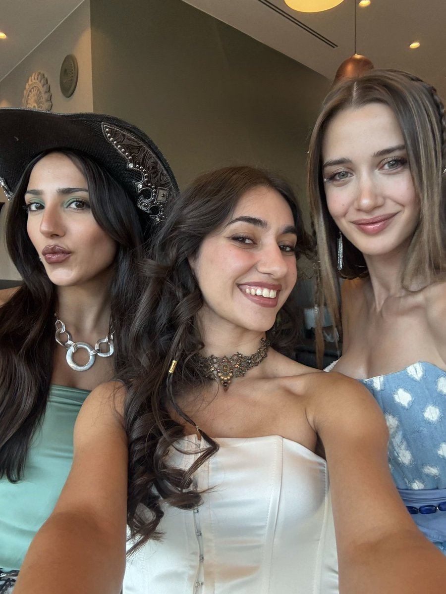 ilsu_universe's tweet photo. 🚨 NEW photos of @ilsudemircii at the Sunny Hill Festival (Day 1) shared by Duygu Ertürk via TikTok post. 💙
#IlsuDemirci https://t.co/qg17YpuoMF
