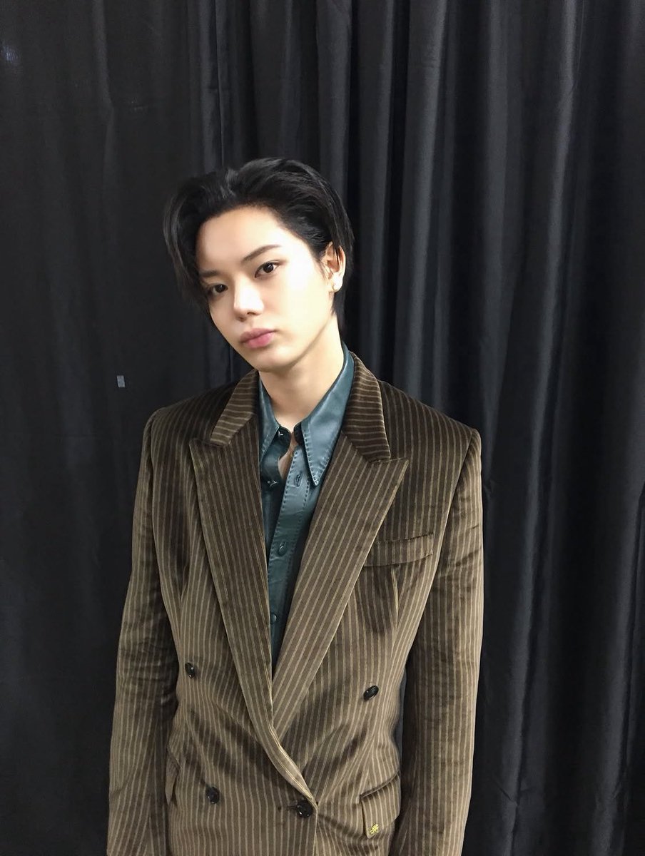 ohyulnow's tweet photo. 아 진짜!!!! 슈트 자주 입어조 제발…..🧎‍♀️‍➡️ https://t.co/8aOwWXKGOu