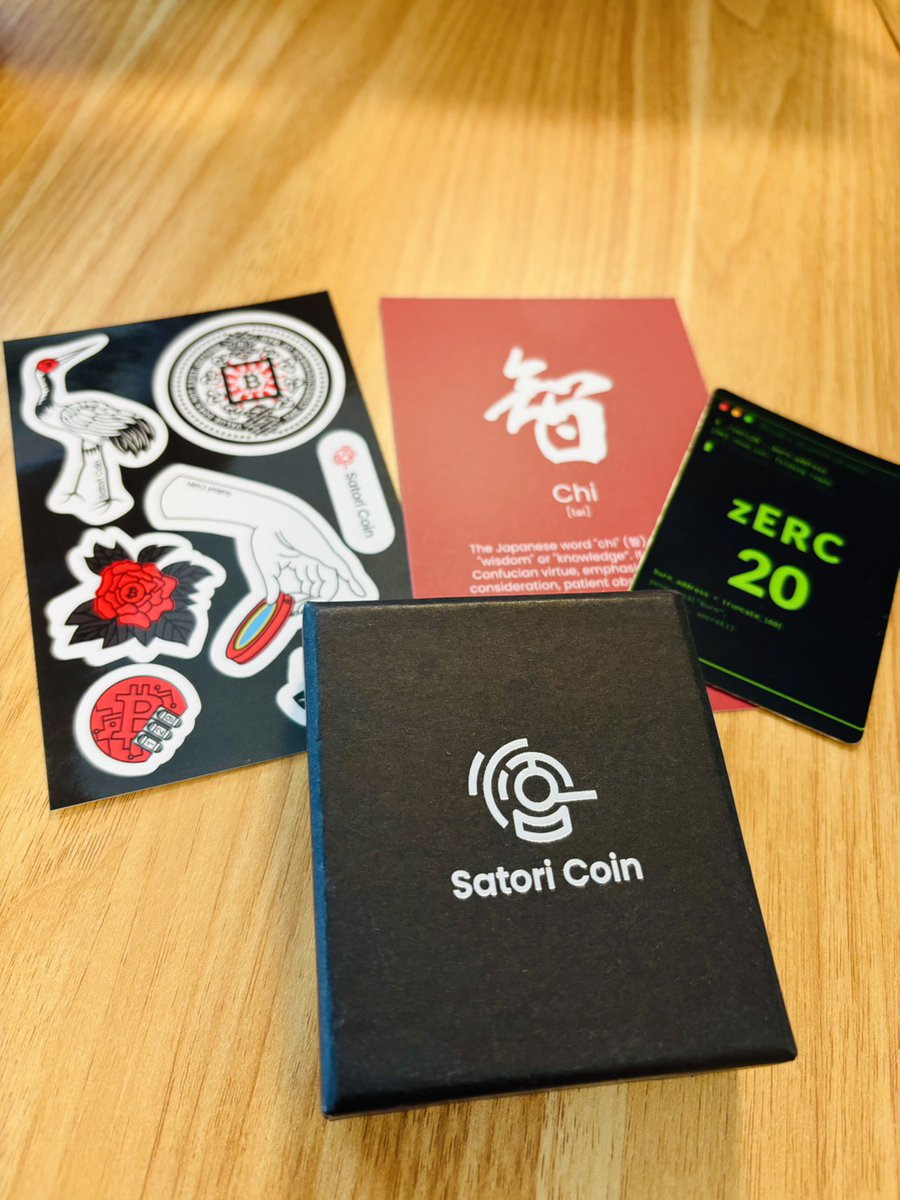 00oryo00's tweet photo. 当選したSatori Coin到着しました！

想像の10倍くらいかっこよすぎた！ #zERC20 のステッカーも何気にうれしいｗ

チェーン！！まで付属してて内容豪華すぎない？
プレゼントにも喜ばれそう！

ブロックチェーンイベントとかで装着したらこれはクールだね😎

2027年には日本に来るらしい @satoricoin https://t.co/5HUCio7Nt2