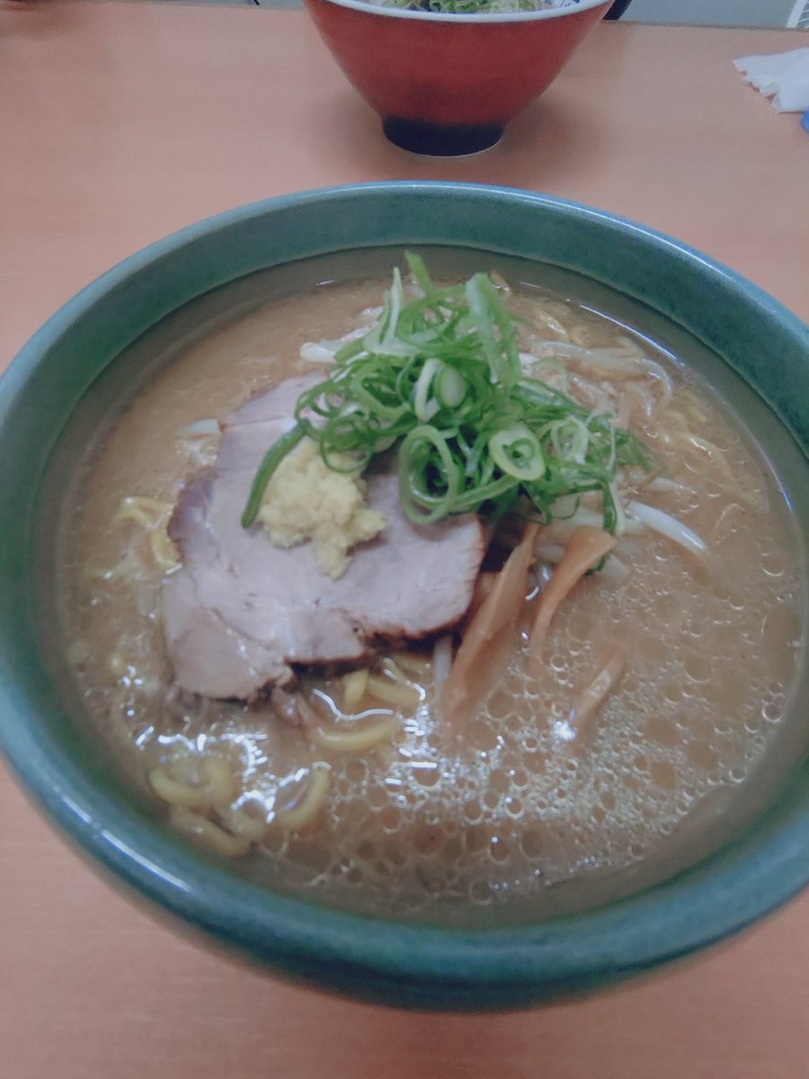 niku727's tweet photo. #彩未
今日のお昼は味噌ラーメン
甘めの味噌でチャーシューも肉厚で柔らかくておいしかった https://t.co/j4uG3A30GJ