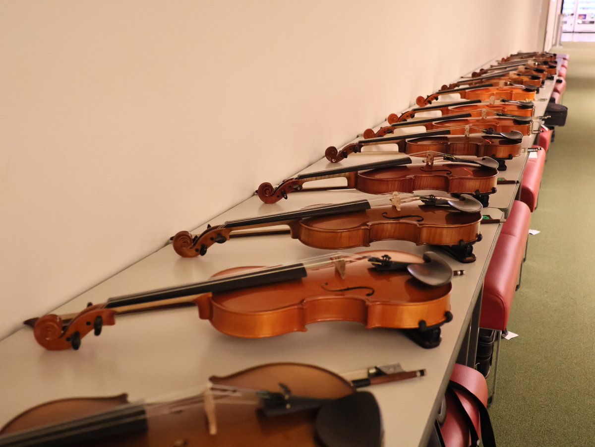 NHKSO_Tokyo's tweet photo. 本日の #N響ほっとコンサート 、会場の #NHKホール では #楽器体験 の準備も完了しました🎻

本日このあと14時開場、15時30分開演。ぜひ会場でお楽しみください✨

夏だ！祭りだ！！N響ほっとコンサート
～翔けよう！まほうの森と夢の世界～
2026年8月 2日（日）開演 3:30pm ［開場 2:00pm］
NHKホール
https://t.co/xDm3HDqg0f