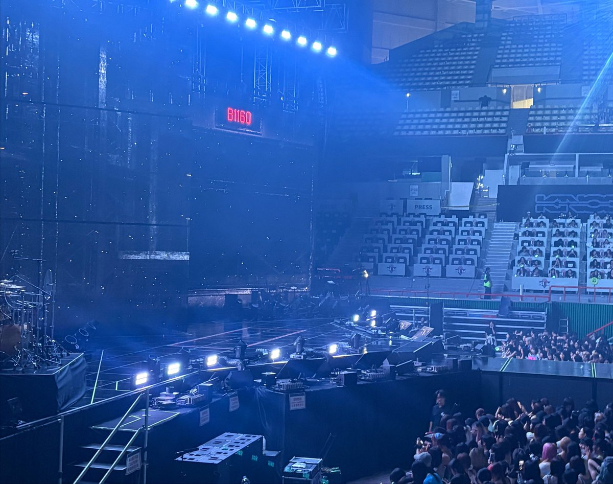 baaam248's tweet photo. 서울콘 3일 내내 돌출만 봐서 오로지 본무대를 위해 극싸로 갔는데 개선녀구역이엇음 앞으로 좌석은 사이드만 가겟듬 https://t.co/5dbZ9lAaEY