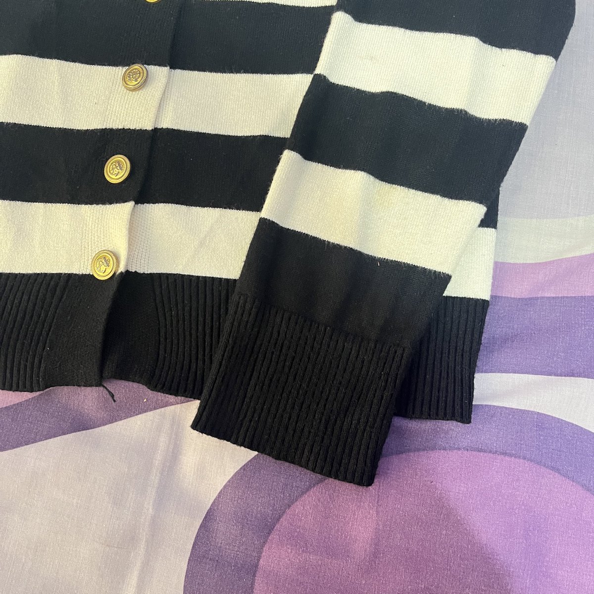 ninauubobo's tweet photo. WTS // WANT TO SELL

cardingan knit stripe black &amp; broken white

📌 Detail
LD : 90 cm
Panjang : 50  cm
P. Lengan : 50 cm
Bahan : knit

💵 60k
📍bekasi
📦 cod / shopee
✅ free ongkir
🏷️ details in pict https://t.co/PB5bPqoZsN