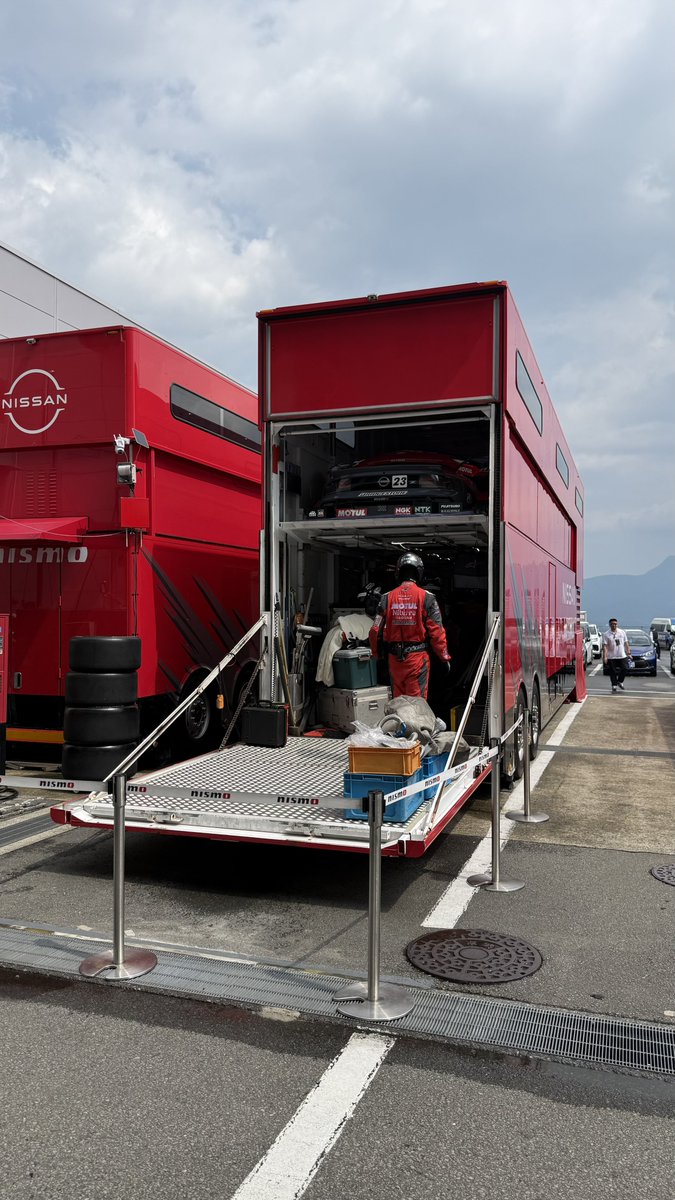 yuuu250's tweet photo. 23号車MOTULはスペアパーツ、修復の準備してます。
何が起こった、、
#nsfwtwtًً #23号車 https://t.co/LleBYpzQME