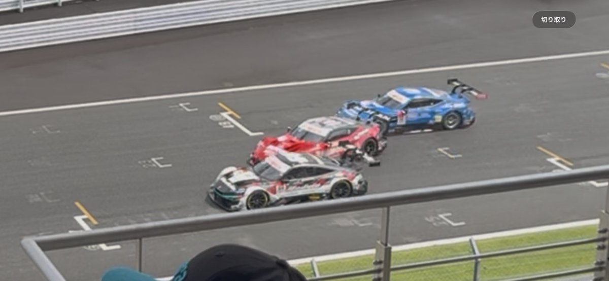 Climax_Girls's tweet photo. 12号車が23号車に当たってるな…
#SUPERGT https://t.co/CMJd6ywAnD