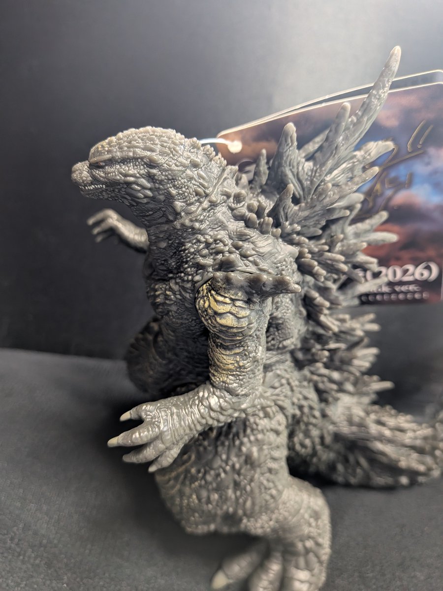 Y_GODZILLA's tweet photo. 新作ゴジラ2026ソフビ人形
背びれがミレニアム的な尖りは映画を観てから余計魅力になるのだろう⚡️
やはり気になるのは肩のスパイク
映画に期待!!
#GODZILLA https://t.co/6FgjEUuLUT