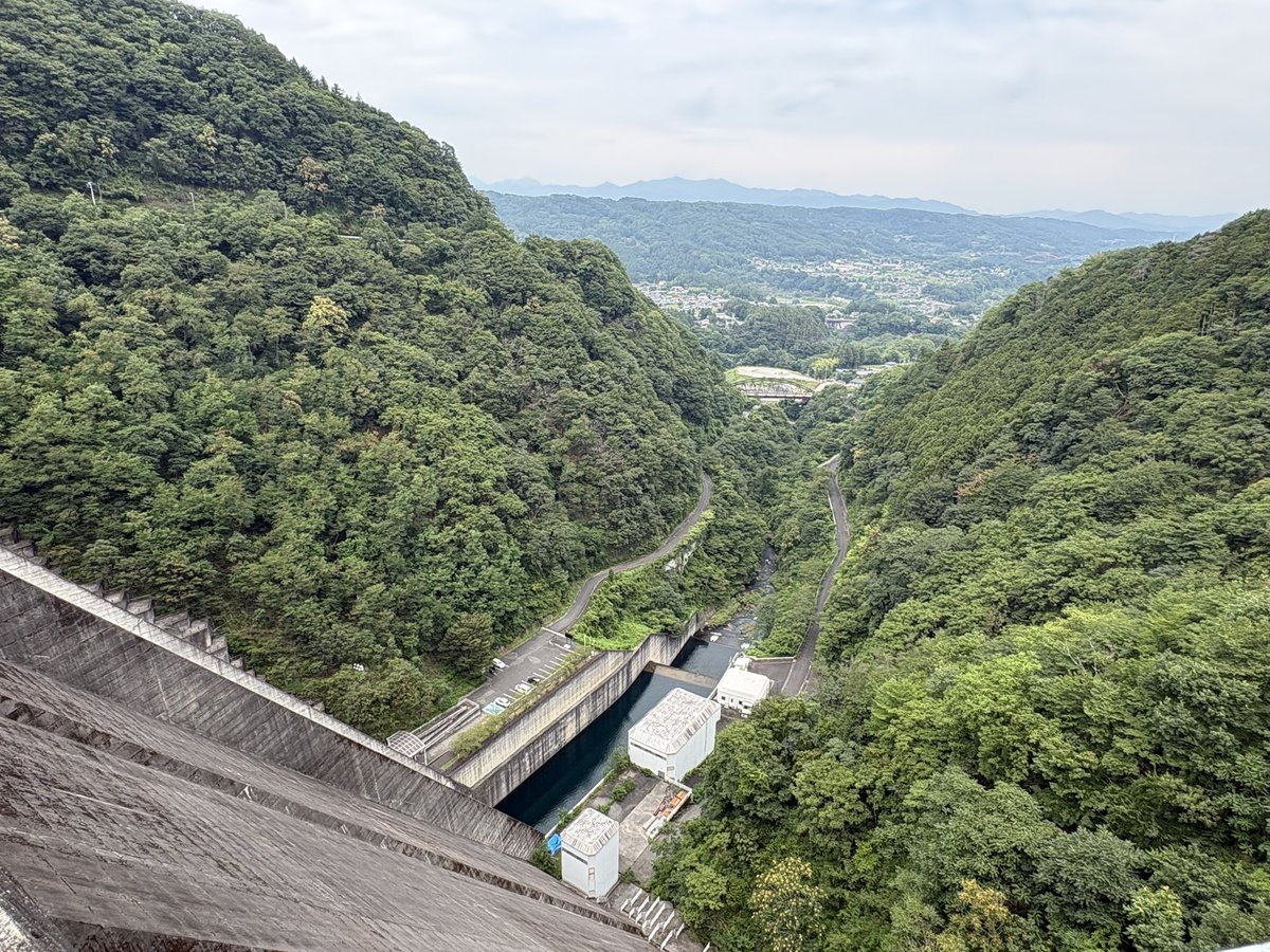 train_zaemon's tweet photo. 昨日のルート
でっぱつ→道の駅あしがくぼ→道の駅あらかわ→浦山ダム→小鹿神社→道の駅ちちぶ→帰宅
雨がぱらついて来たのでGS寄らず急いでバイクカバーかけて家に入ったらゲリラ豪雨で間一髪だった。空いてる山道は楽しい。299は行きも帰りも車連なりがちだった。初めて200km以上走った✌️ https://t.co/gZ2VSEIoAF