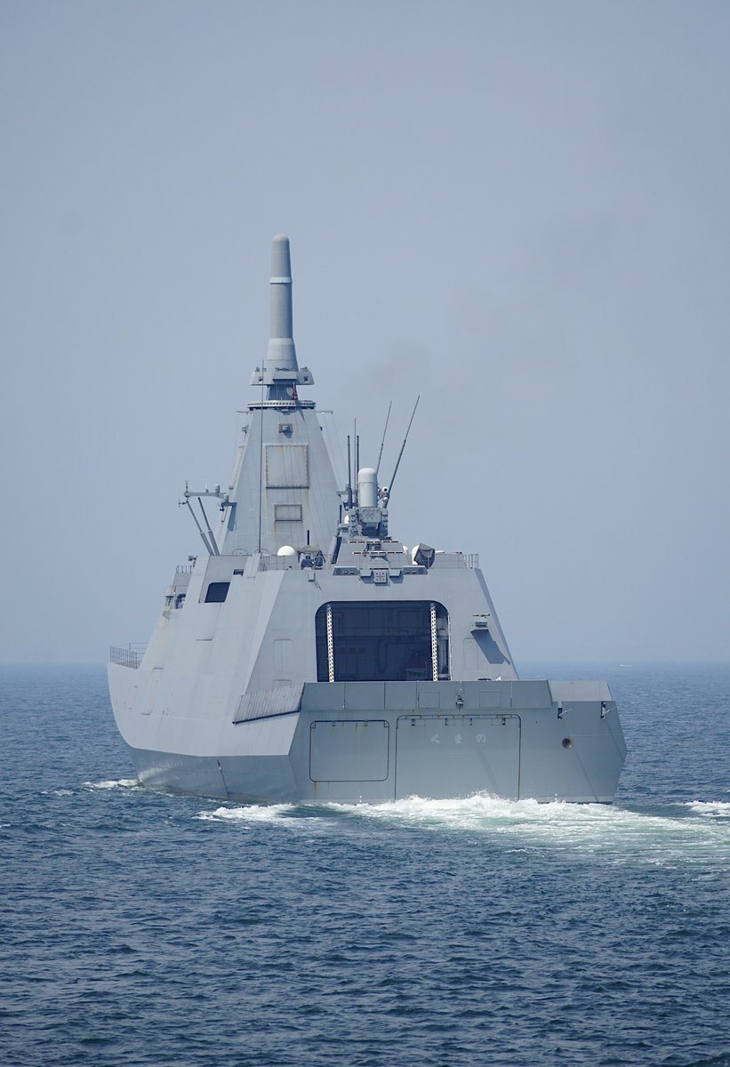 RyoEto's tweet photo. 横須賀に向けて浦賀水道を北上する護衛艦「くまの」🤩
#東京湾フェリー https://t.co/AuWC2nE3y8