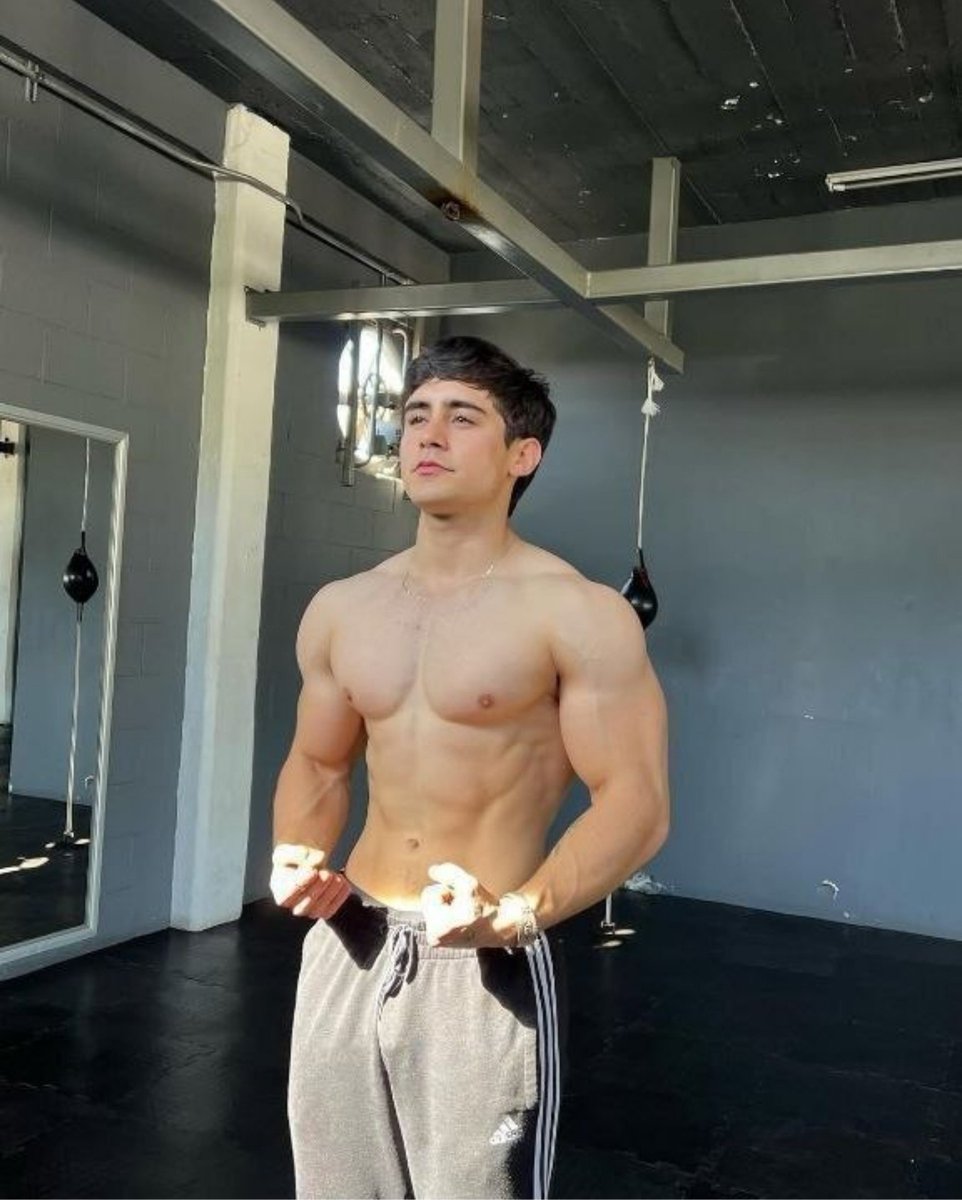 fantasy333A's tweet photo. HËTEROS TONTOS QUE SE CREEN TODÓ💋

Escribeme si quieres ver a tu Hetero 

Compa,vecino,primo,cuñado o de tu crush del gym etc 

ENGAÑO HETËROS 

MAS INFO: https://t.co/hFP1uQWe7F

SUSCRIBETE al canal vip para ver todo el contenido completo☘️ https://t.co/kl3ulrsK4b