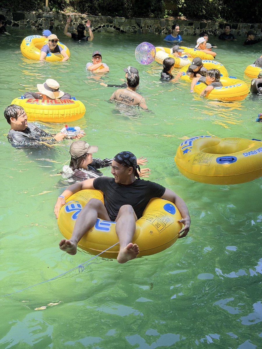 iolioxx's tweet photo. Summer di Korea🇰🇷 panas bangett, cocok banget buat berenang https://t.co/fTYjMhvFMI