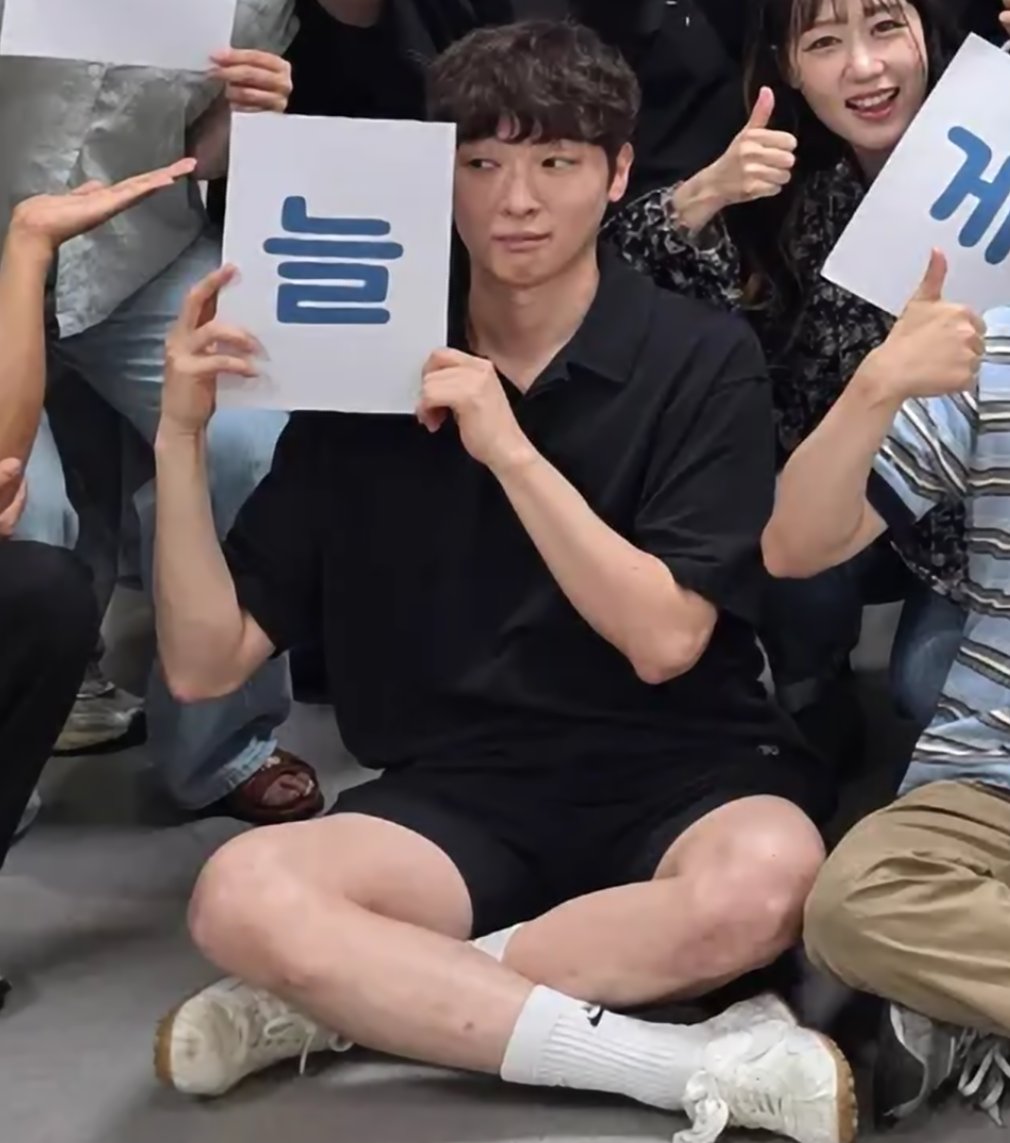 7LO62's tweet photo. 어머 이 캉아디 뭐야~~.... https://t.co/Mp8Paewl02