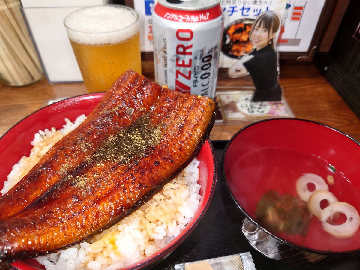 OnabeNiMaro23's tweet photo. 皆さん こんにちは😊

8.2 𝙎𝙪𝙣𝙙𝙖𝙮 のおひるごはん

高崎市 二代目焼きまんじゅうだるま本店さん 8月度定期訪問

今日の注文

うな丼
冷製納豆焼きそば
アイス焼きまんじゅう

どれも 大変 美味しかったですが
特に 焼きたての焼きまんじゅうと 🍨のコラボは サイコーでした〜😋

今回もご馳走様でした✨🙏