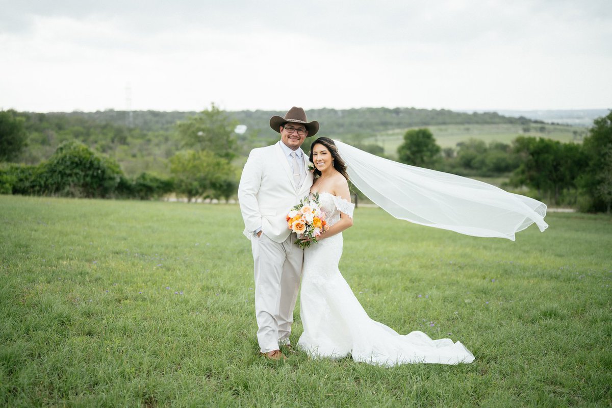 covenantpicture's tweet photo. In this moment, two souls become a single story. Choosing each other is the greatest adventure of all.
#HoustonWeddings #AustinLove #DallasBrides #covenantpictures https://t.co/QMsUQXovgl