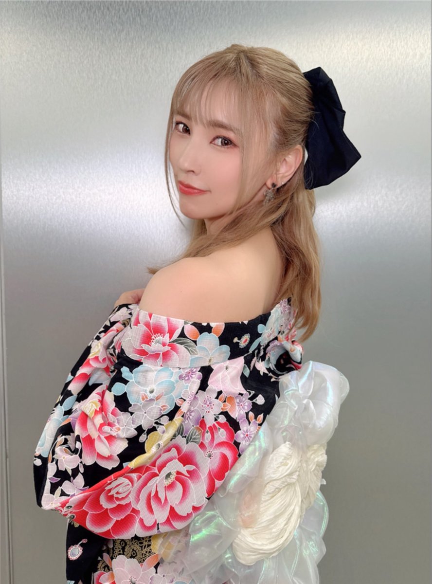 natuki_takeuchi's tweet photo. 毎日暑過ぎる💦
みんな、熱中症に気をつけてねっ！

８月もよろぴく💕😉

懐かしの浴衣✨一緒に花火いこ？🎆

そして今週はTOPさんの単独イベント🇹🇼
楽しみ〜🫶🏻🫶🏻🫶🏻 https://t.co/j5RDOOX4Ma
